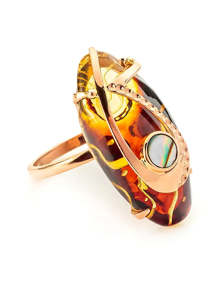 картинка Изысканное золотое кольцо с янтарём и перламутром в авторском дизайне «Атлантида» в онлайн магазине