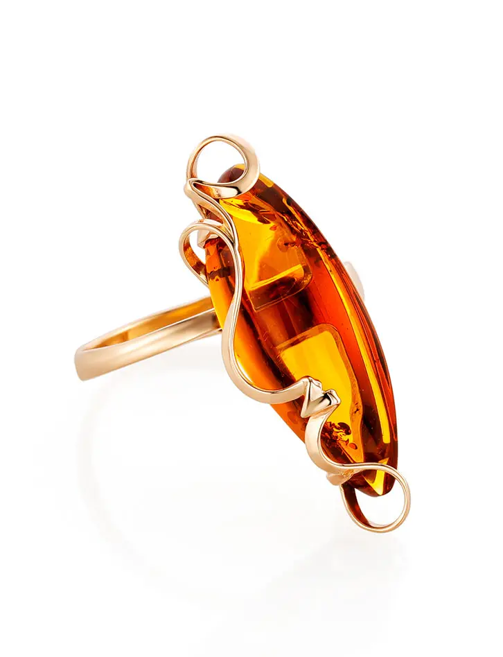 картинка Изысканное золотое кольцо «Риальто» с натуральным янтарём коньячного цвета в онлайн магазине