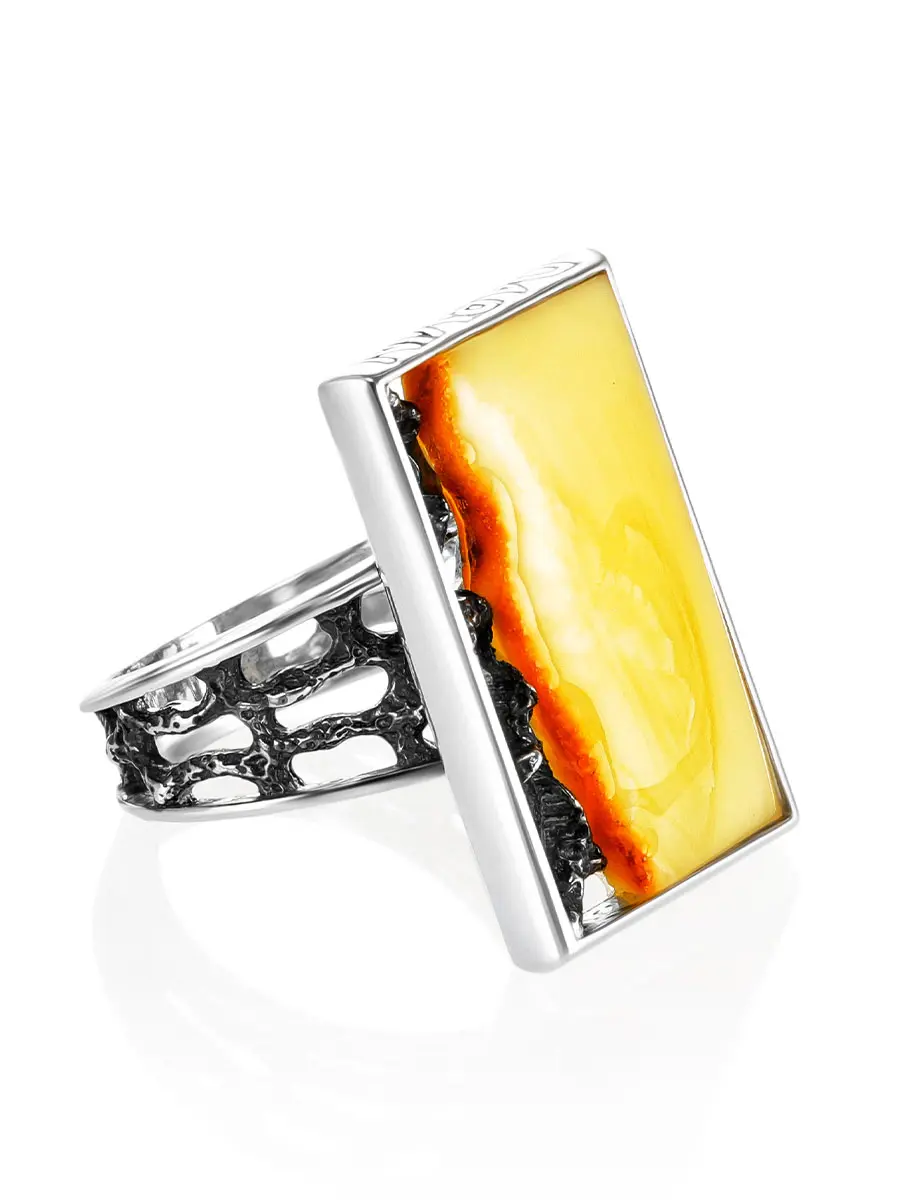 картинка Прямоугольное кольцо со вставкой из медового янтаря «Модерн» в онлайн магазине