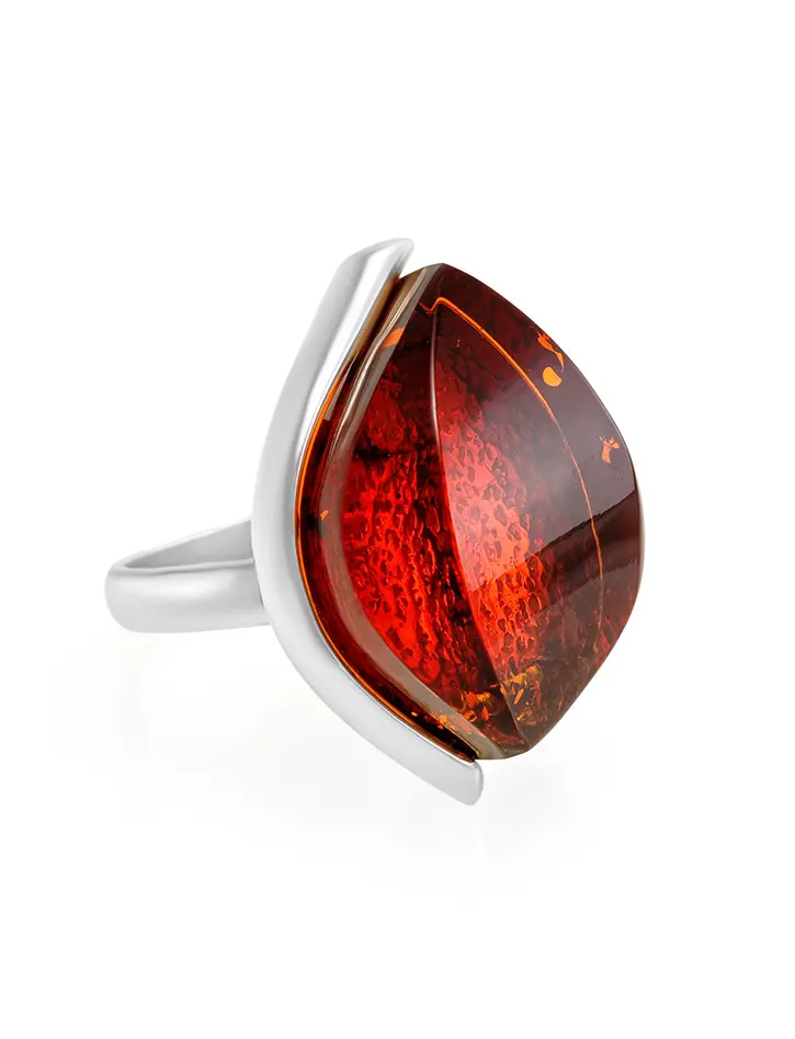 картинка Серебряное кольцо со вставкой из натурального коньячного янтаря «Глянец» в онлайн магазине