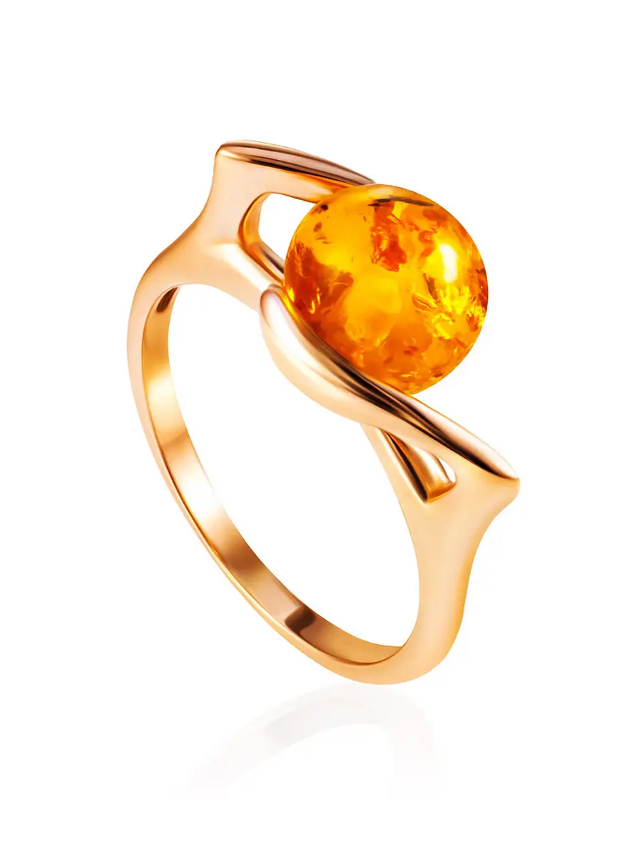картинка Стильное серебряное кольцо с позолотой, украшенное янтарём «Альдебаран» в онлайн магазине