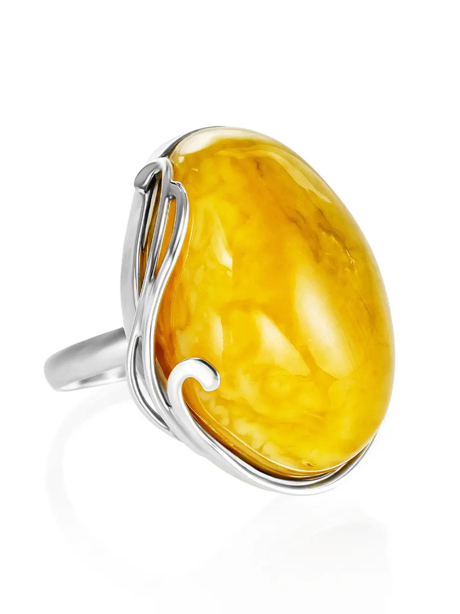 картинка Серебряное кольцо с крупной вставкой из текстурного янтаря «Маньяна» в онлайн магазине