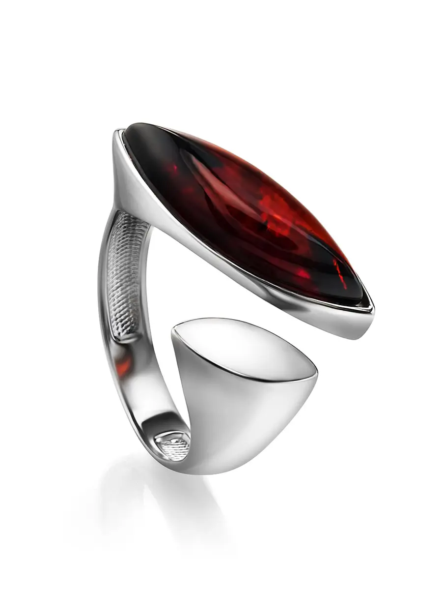 картинка Стильное серебряное кольцо с вишнёвым янтарём «Либерти» в онлайн магазине