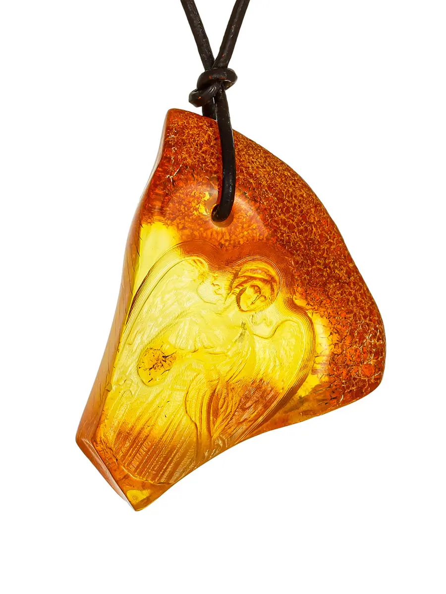 картинка Подвеска из цельного янтаря, украшенная резьбой «Ангел-Хранитель» в онлайн магазине