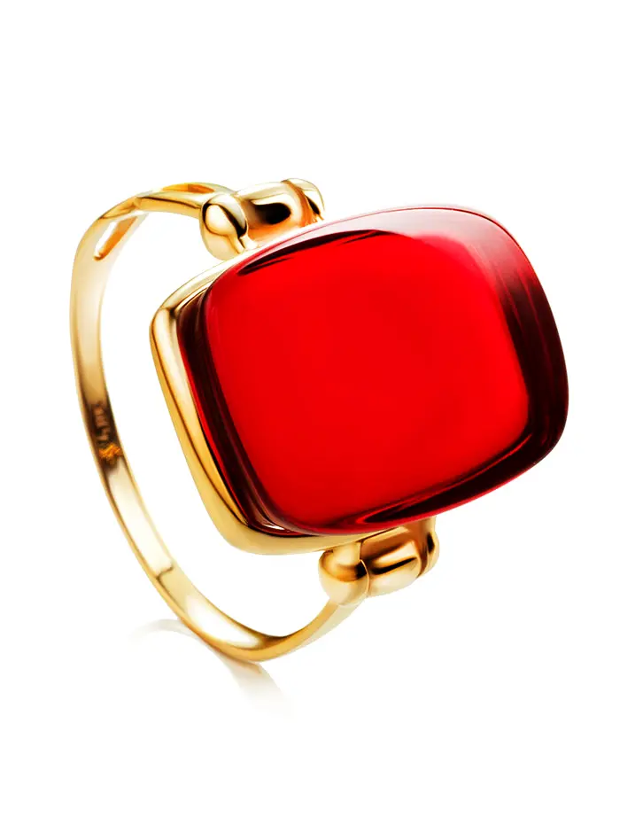 картинка Яркое кольцо из золота и красного янтаря «Сангрил» в онлайн магазине