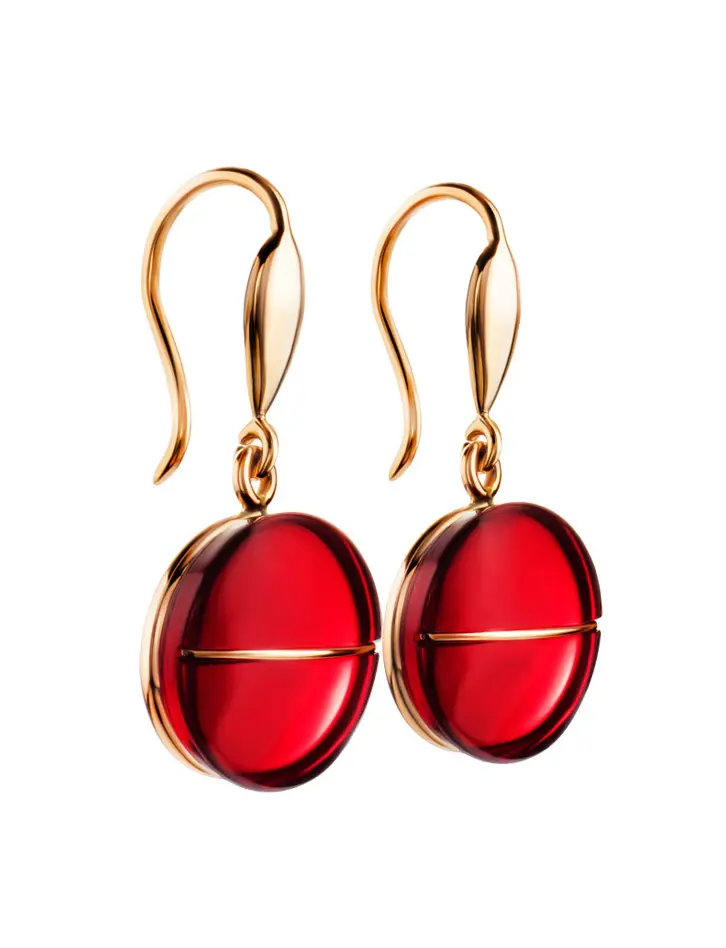 картинка Небольшие золотые серьги на крючках с ярко-красным янтарём «Сангрил» в онлайн магазине