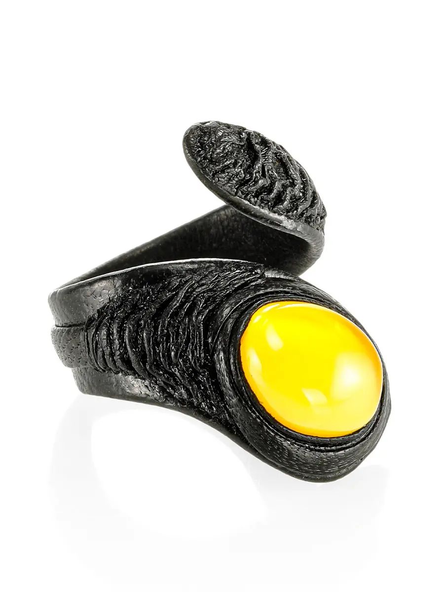картинка Оригинальное кольцо-змейка из натуральной кожи со вставкой из балтийского янтаря в онлайн магазине