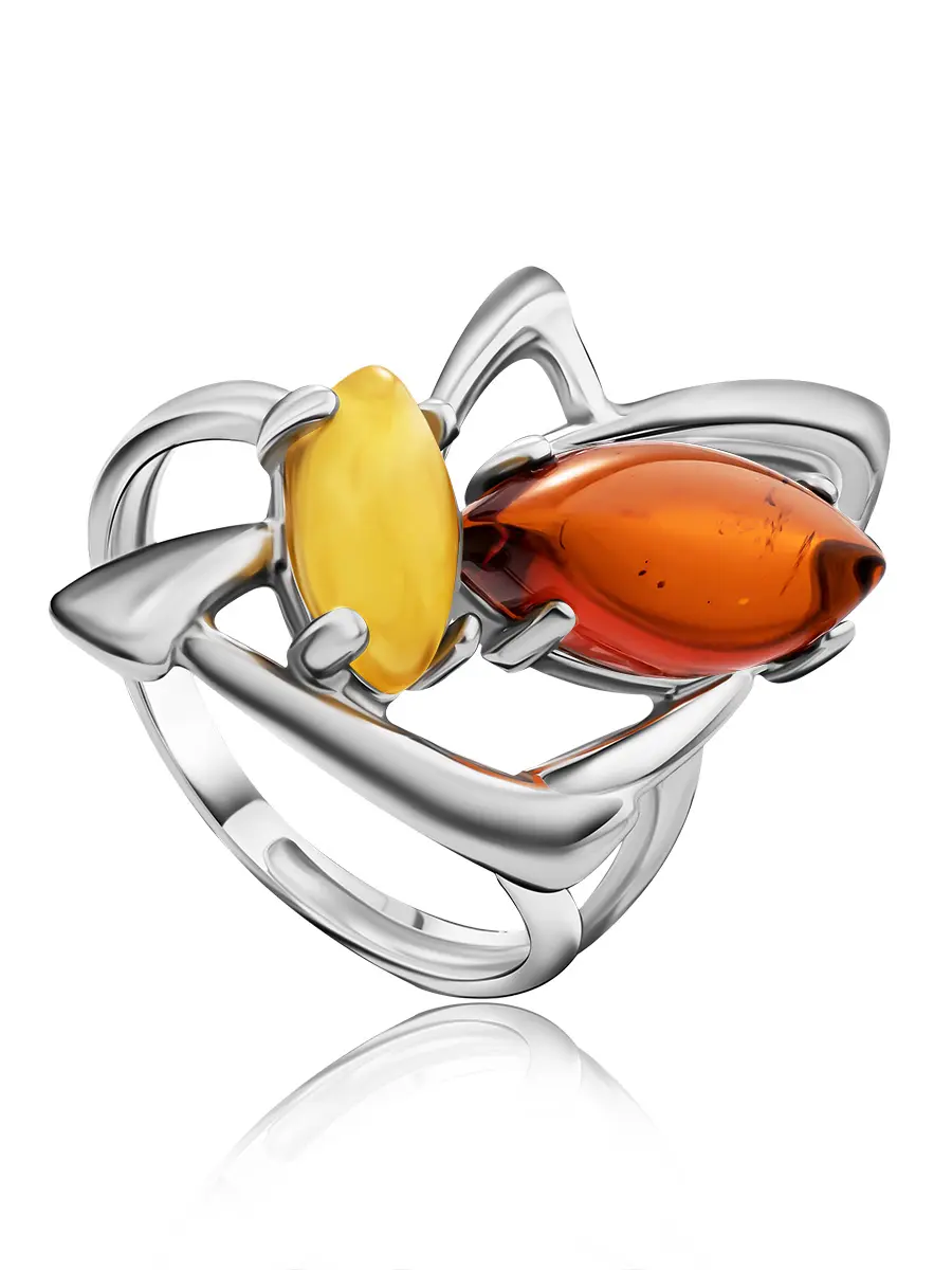 картинка Оригинальное кольцо из серебра и натурального балтийского янтаря двух цветов «Пегас» в онлайн магазине