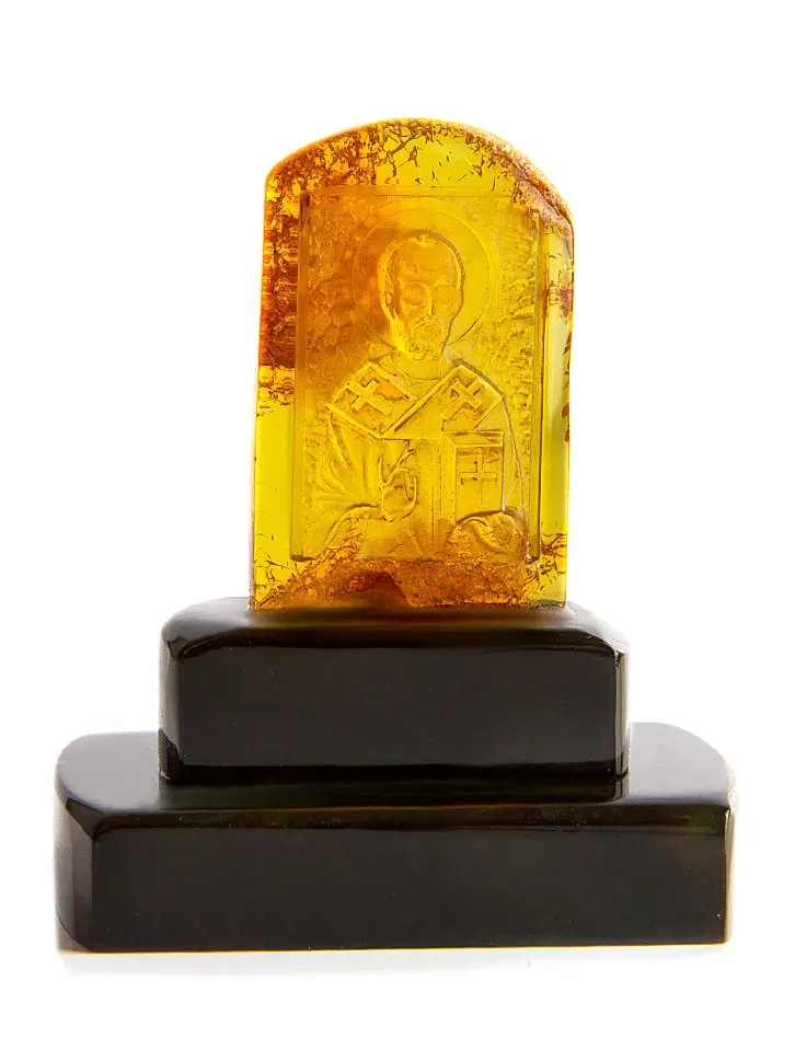 картинка Икона из натурального цельного янтаря с резьбой «Николай Чудотворец» на подставке в онлайн магазине