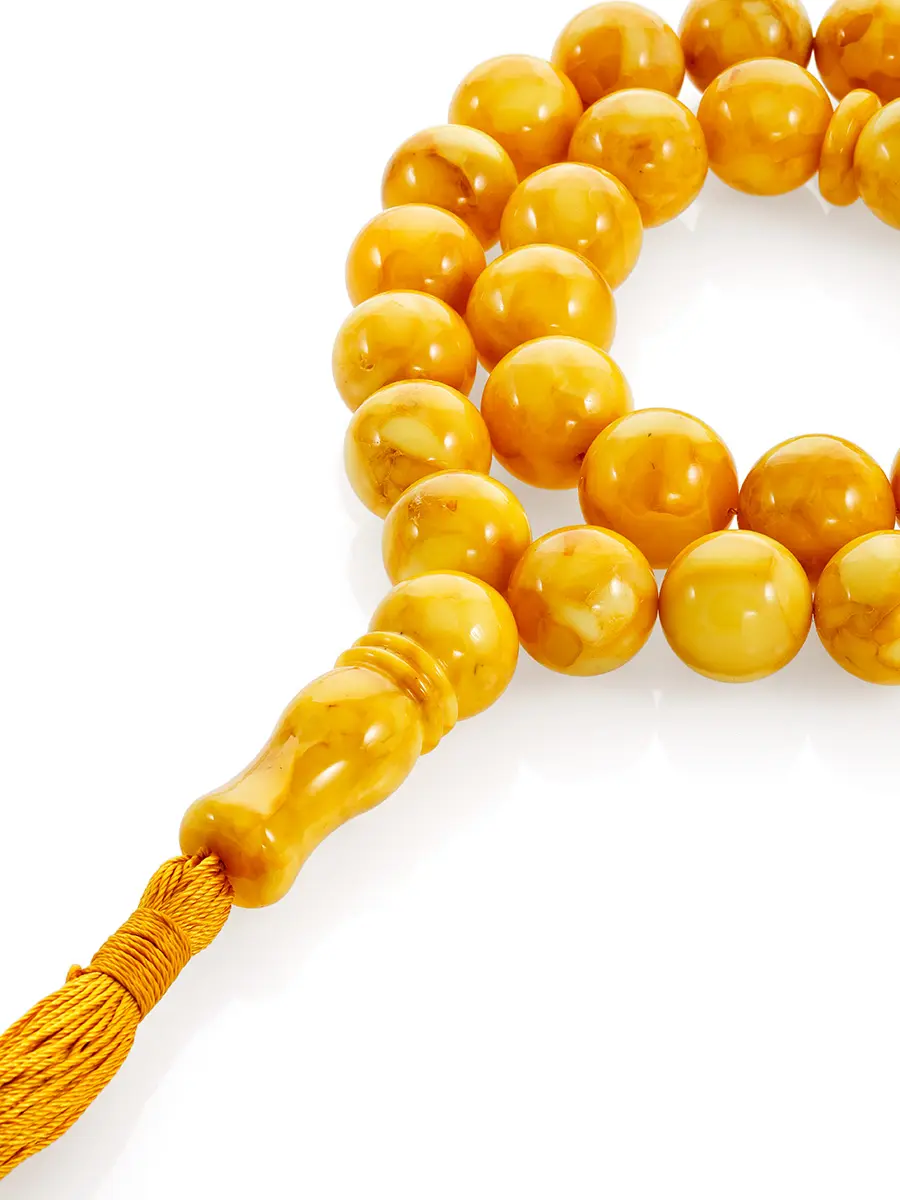 картинка Объёмные чётки на 33 бусины из натурального янтаря молочно-медового цвета в онлайн магазине