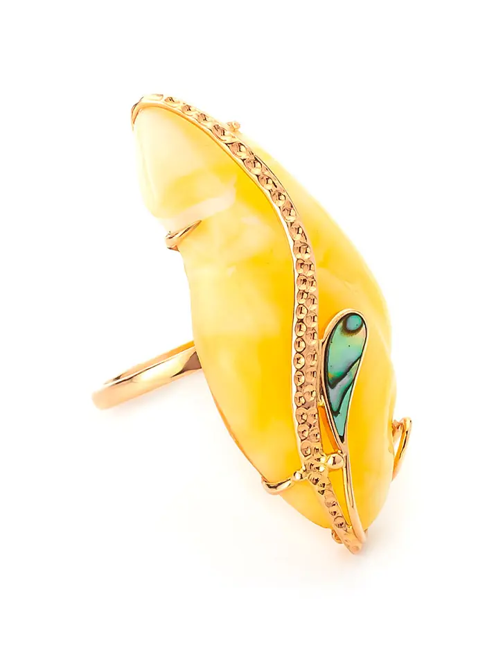 картинка Золотое кольцо с натуральным янтарём медового цвета и перламутром «Атлантида» в онлайн магазине