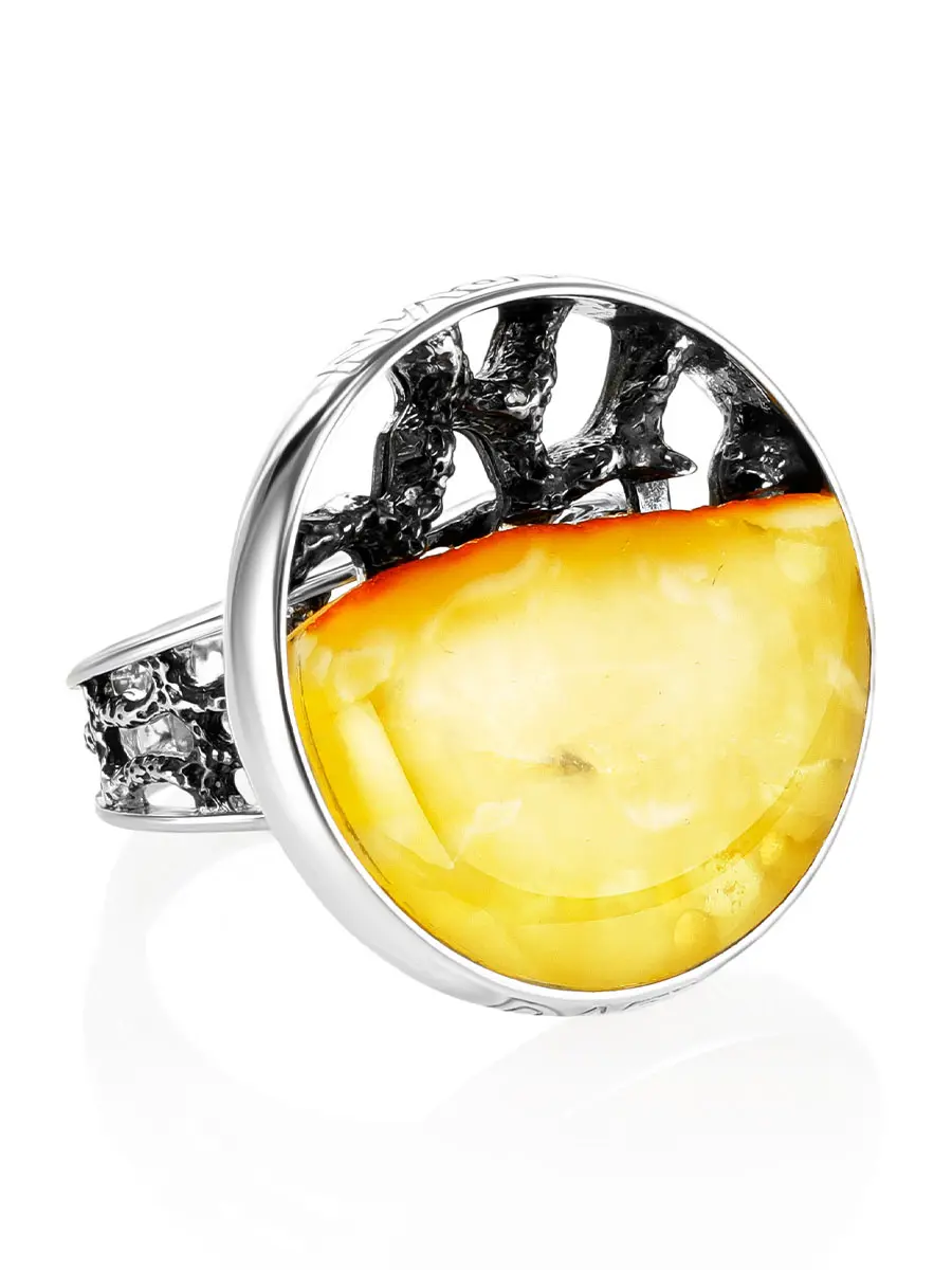 картинка Круглое кольцо со вставкой из цельного янтаря «Модерн» в онлайн магазине