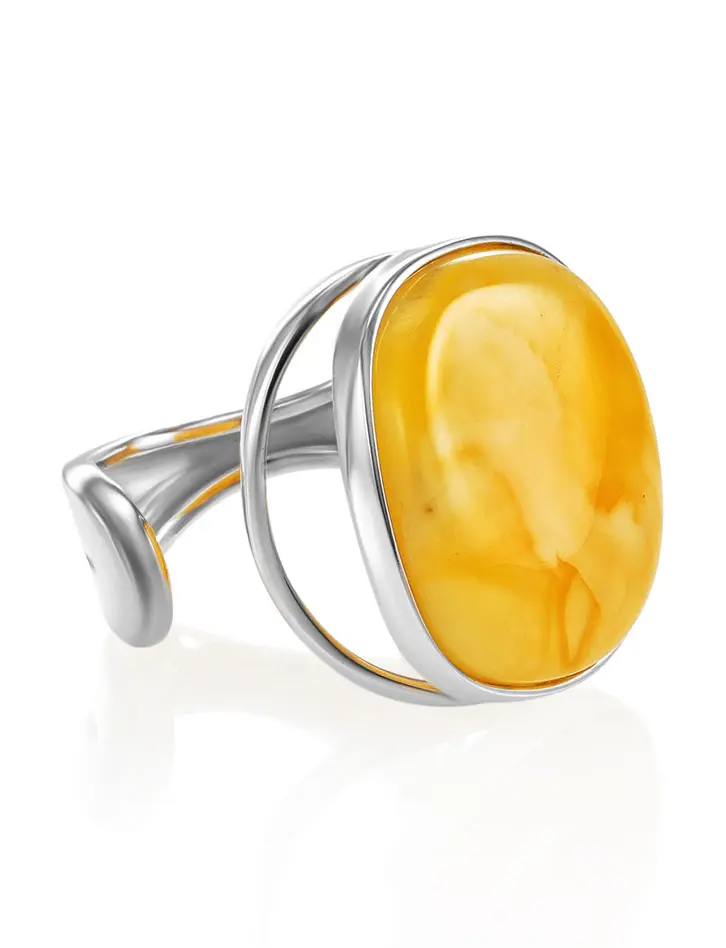 картинка Серебряное кольцо «Глянец» со вставкой из натурального медового янтаря в онлайн магазине