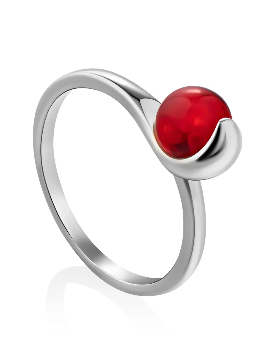 картинка Эффектное кольцо «Лея» из серебра с красным янтарём в онлайн магазине
