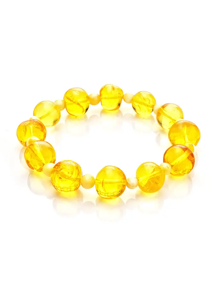 картинка Красивый браслет из натурального лимонного и медового янтаря «Мятый шар» в онлайн магазине