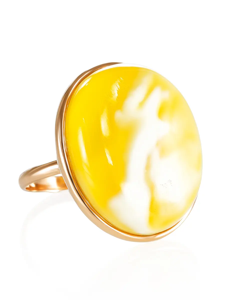 картинка Изысканное кольцо из золота и цельного пейзажного янтаря в онлайн магазине