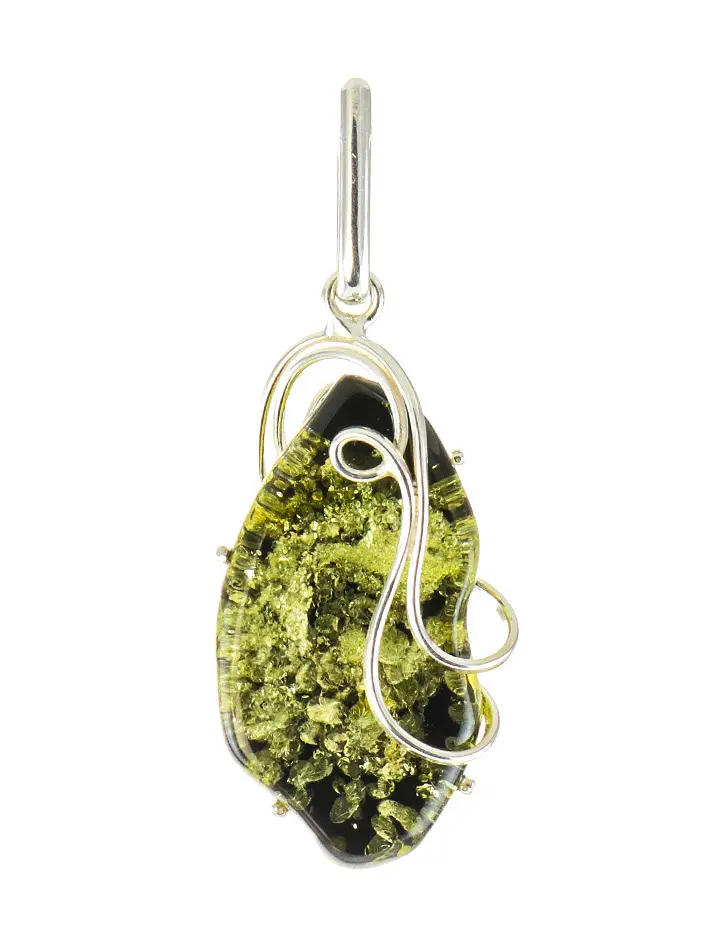 картинка Небольшая фигурная подвеска из цельного искрящегося зеленого янтаря в серебре «Риальто» в онлайн магазине