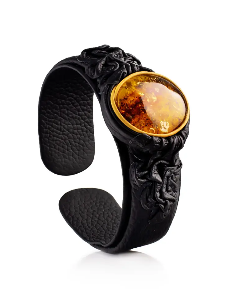 картинка Чёрный кожаный браслет «Амазонка», украшенный вставкой из искрящегося янтаря в онлайн магазине