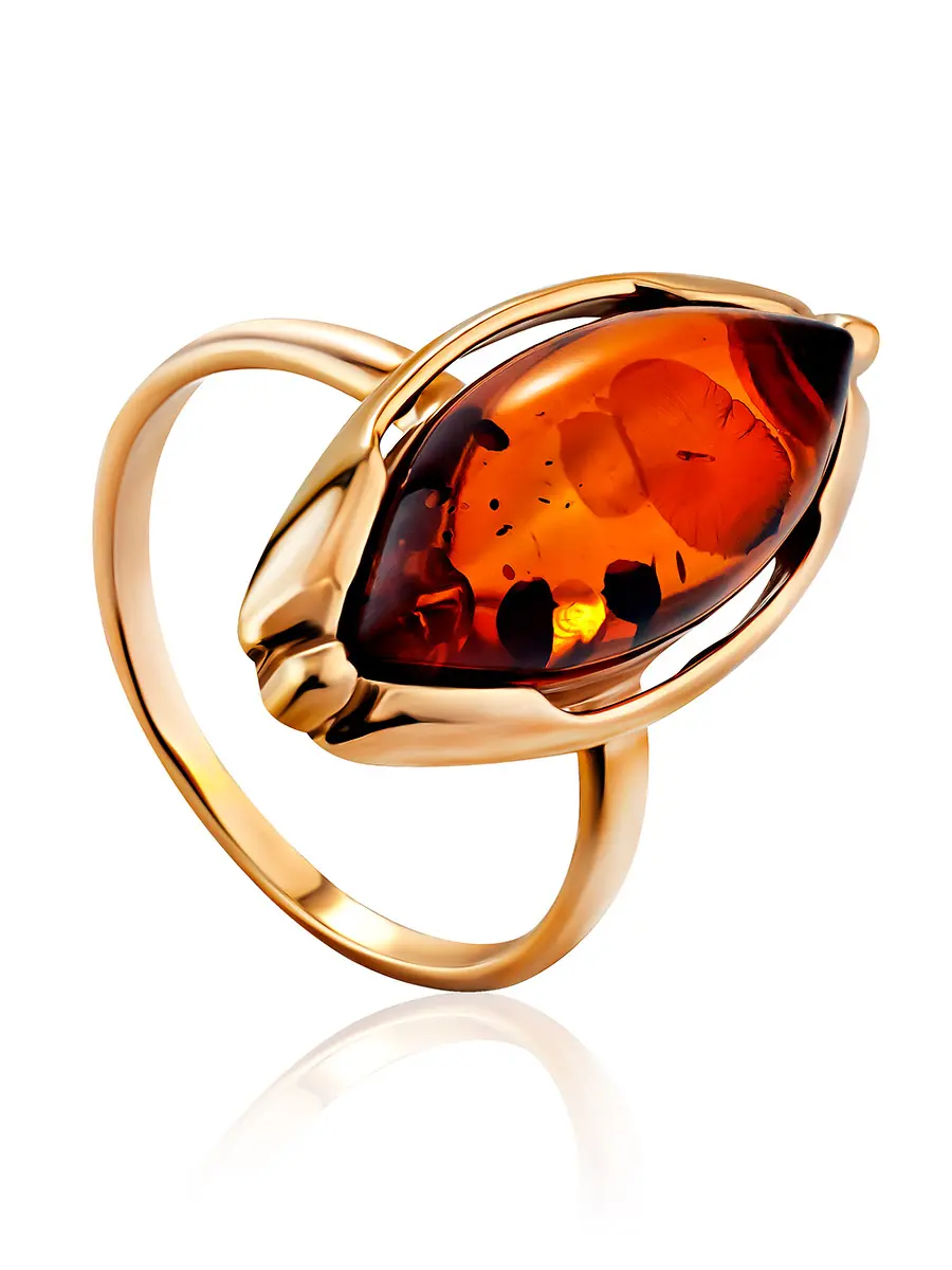 картинка Эффектное кольцо из позолоченного серебра с коньячным янтарём «Баллада» в онлайн магазине