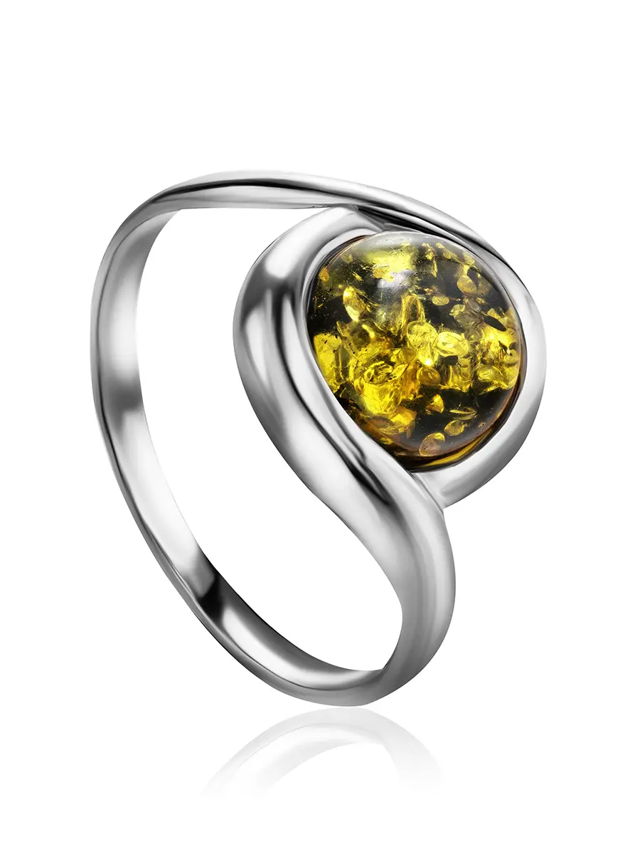 картинка Серебряное кольцо с цельным натуральным янтарём зелёного цвета «Ягодка» в онлайн магазине