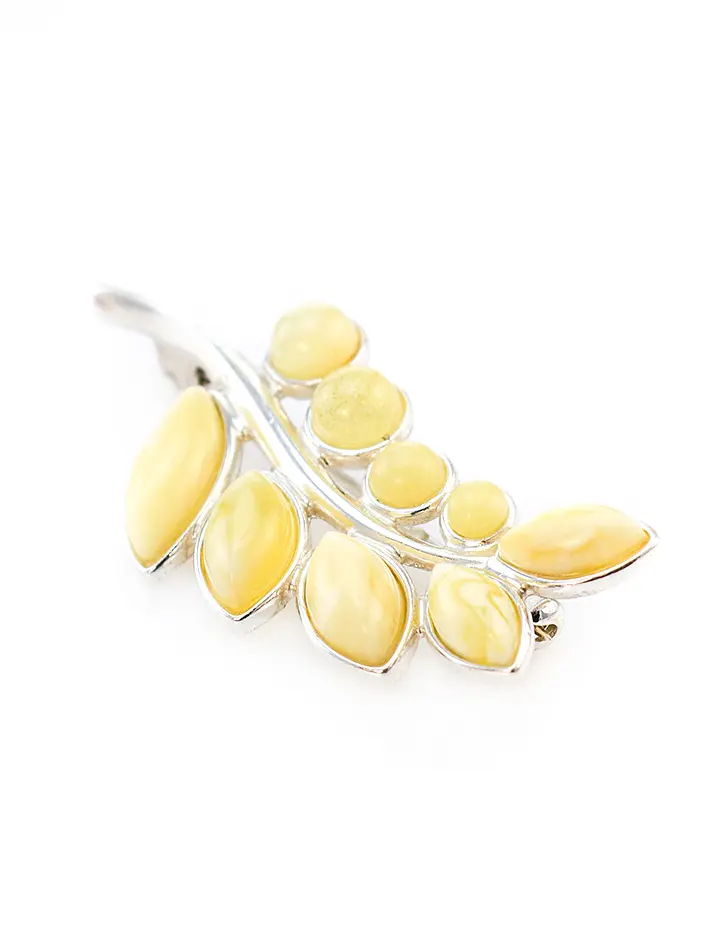 картинка Изящная подвеска-брошь из серебра и цельного янтаря молочно-медового цвета «Папоротник» в онлайн магазине