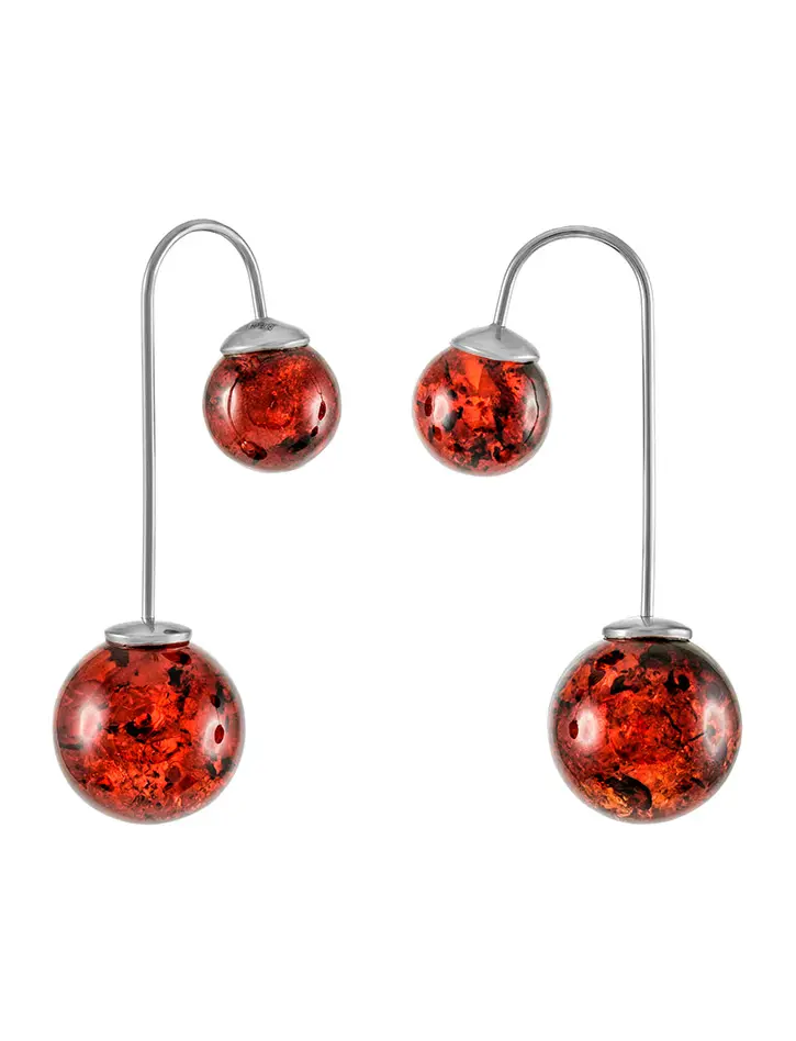 картинка Стильные серьги из серебра и натурального янтаря вишнёвого цвета «Пигаль» в онлайн магазине