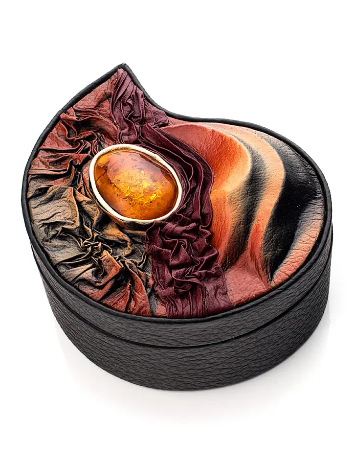 картинка Очаровательная шкатулка из кожи, украшенная натуральным балтийским янтарём в онлайн магазине