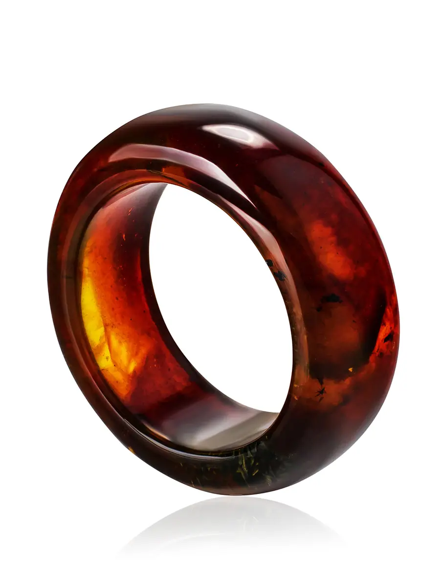 картинка Стильное кольцо-унисекс из натурального формованного вишнёвого янтаря «Везувий» в онлайн магазине