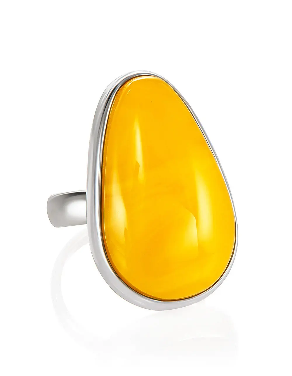 картинка Кольцо из натурального медового янтаря «Глянец» в онлайн магазине