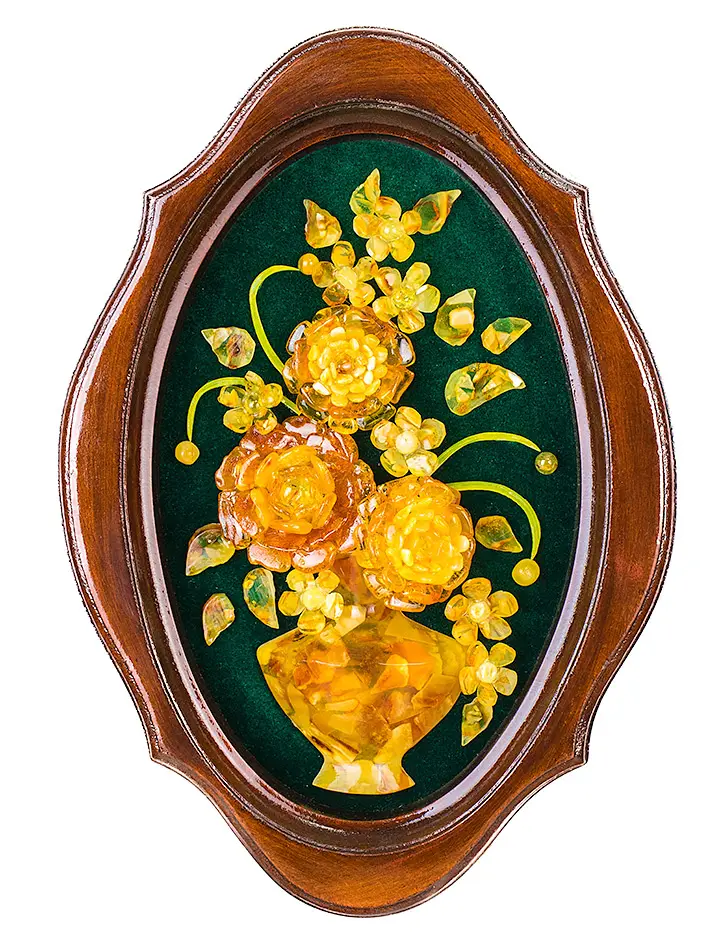 картинка Небольшая картина из натурального янтаря на зелёном бархате «Букет в вазе» 31 х 22 см в онлайн магазине