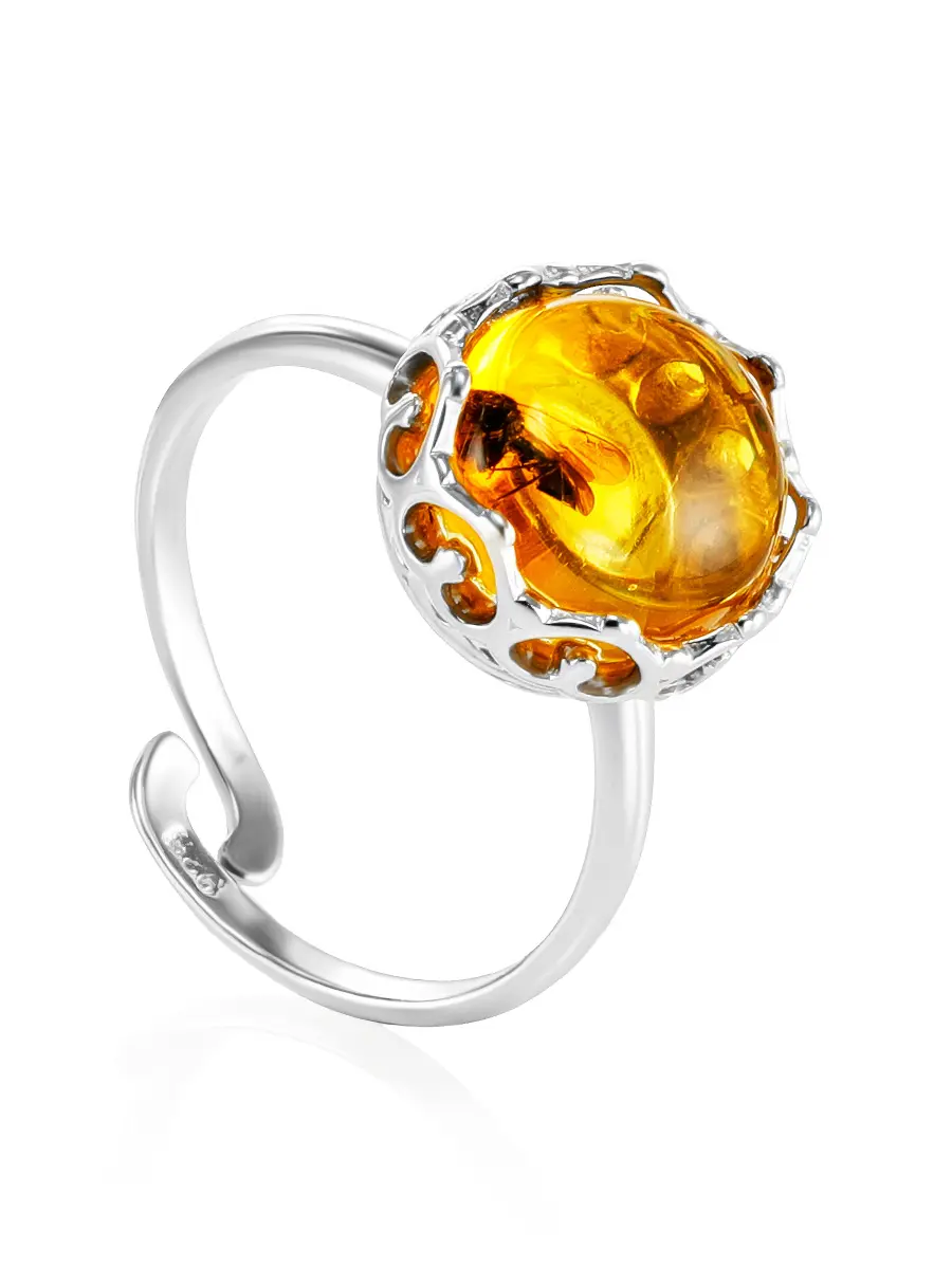 картинка Изящное круглое кольцо из серебра и янтаря с инклюзом «Клио» в онлайн магазине