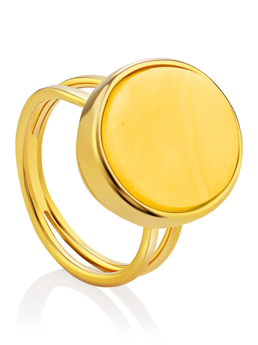 картинка Красивое элегантное кольцо «Бенефис» из позолоченного серебра и медового янтаря в онлайн магазине