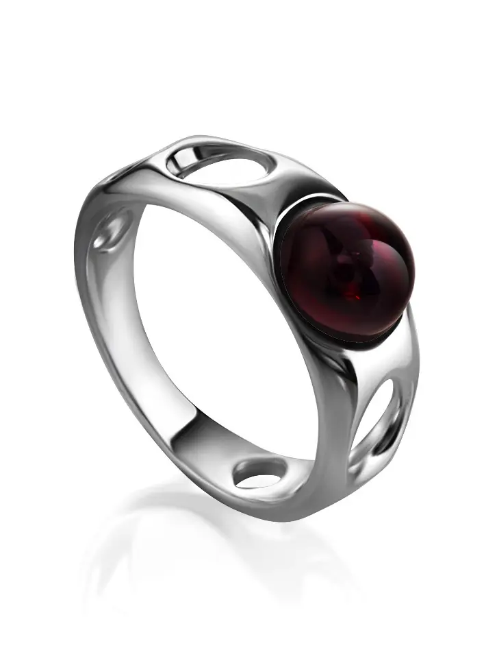картинка Кольцо с вишнёвым янтарём в перфорированной серебряной оправе «Энигма» в онлайн магазине
