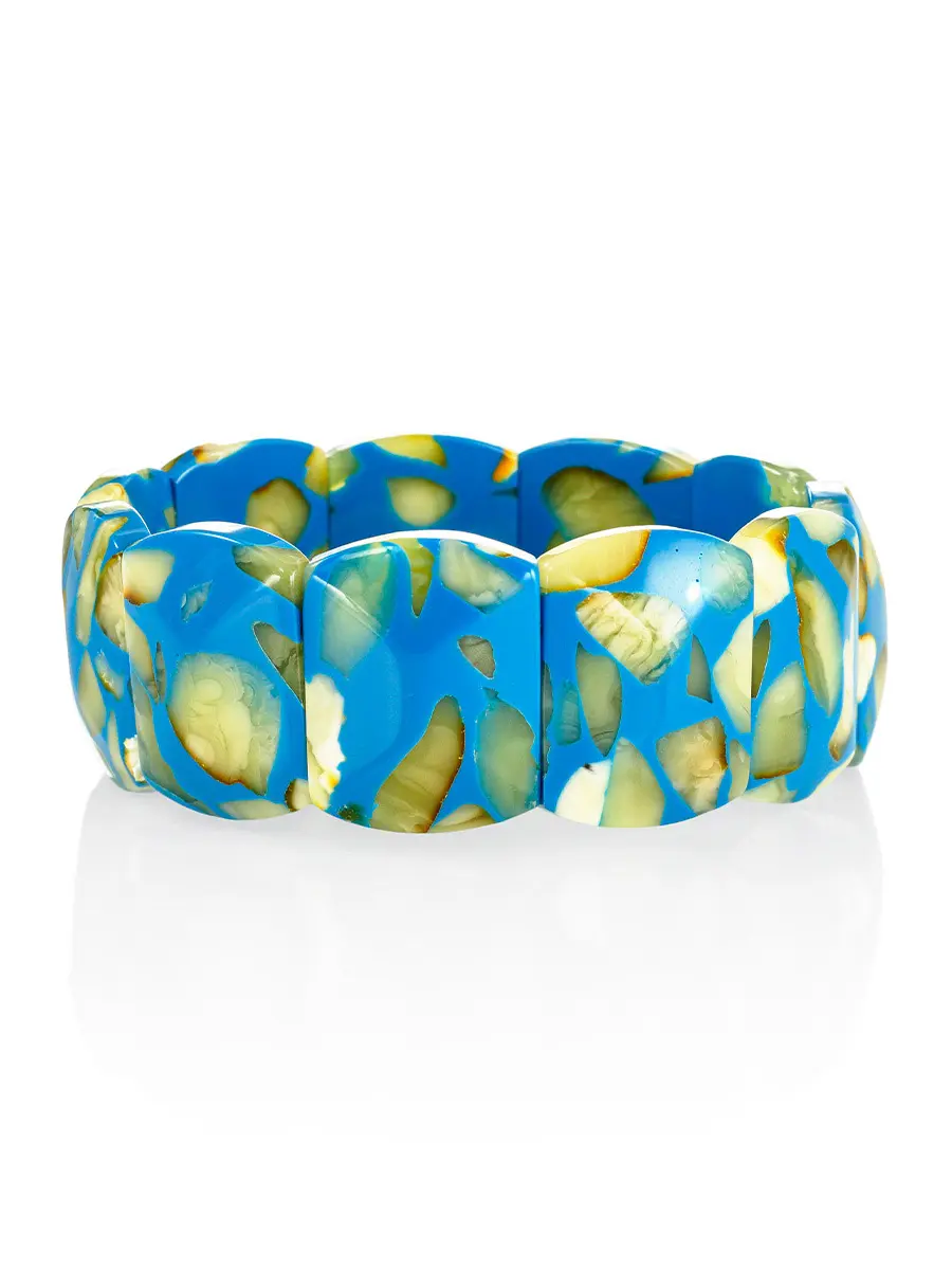 картинка Яркий браслет из янтарной мозаики в голубом полимере «Далматин» в онлайн магазине