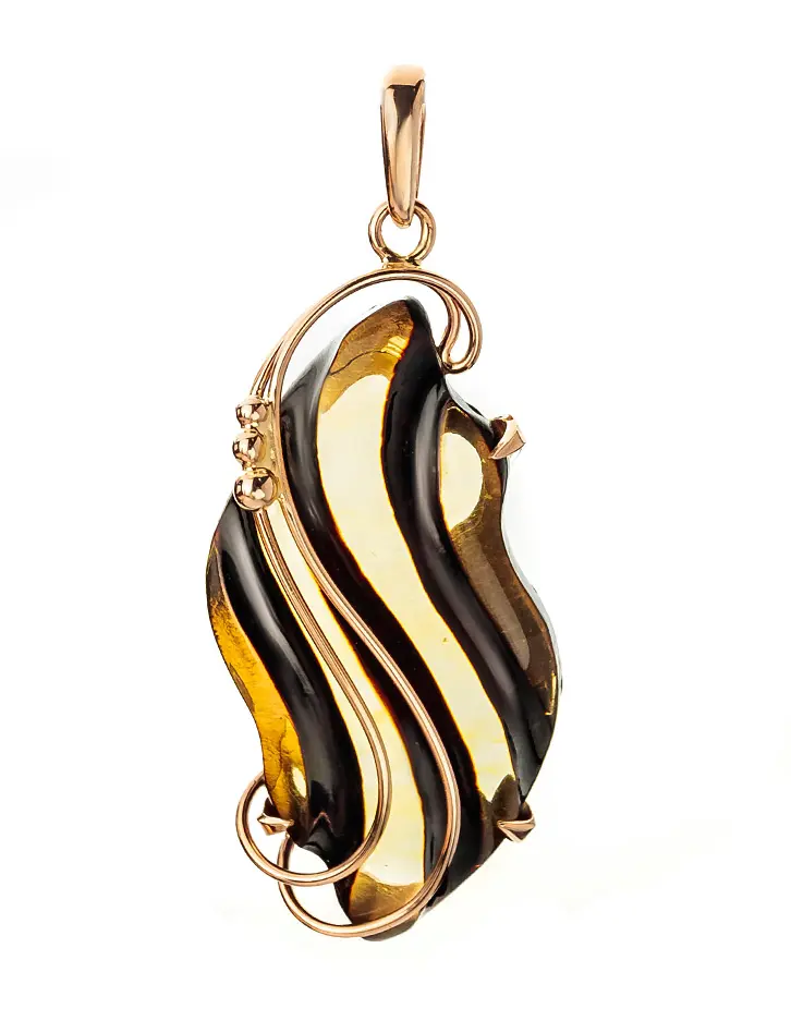 картинка Стильная подвеска из резного янтаря в золотой оправе «Электра» в онлайн магазине