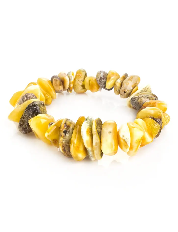 картинка Объёмный браслет из цельного янтаря с природной текстурой «Крупная пёстрая галька» в онлайн магазине