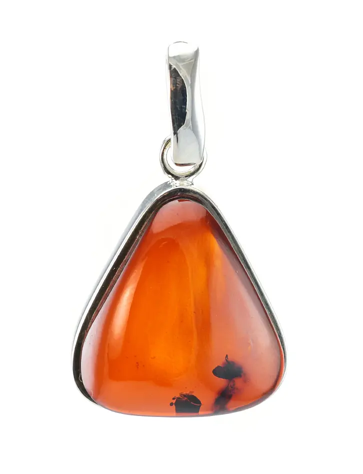 картинка Серебряная подвеска треугольной формы с вставкой из полупрозрачного вишневого янтаря «Глянец» в онлайн магазине