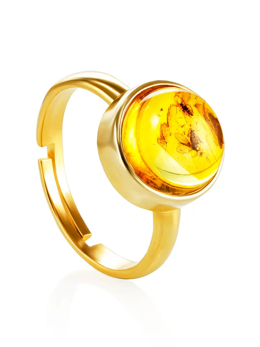 картинка Эффектное кольцо «Клио» из янтаря с инклюзом мушки в онлайн магазине