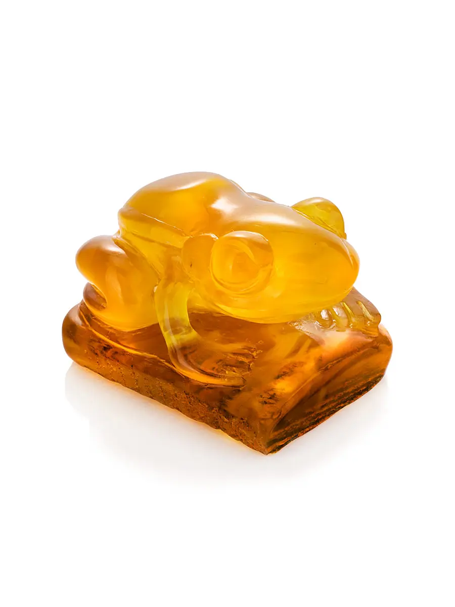 картинка Сувенир-резьба из натурального цельного янтаря медового цвета «Лягушка» в онлайн магазине