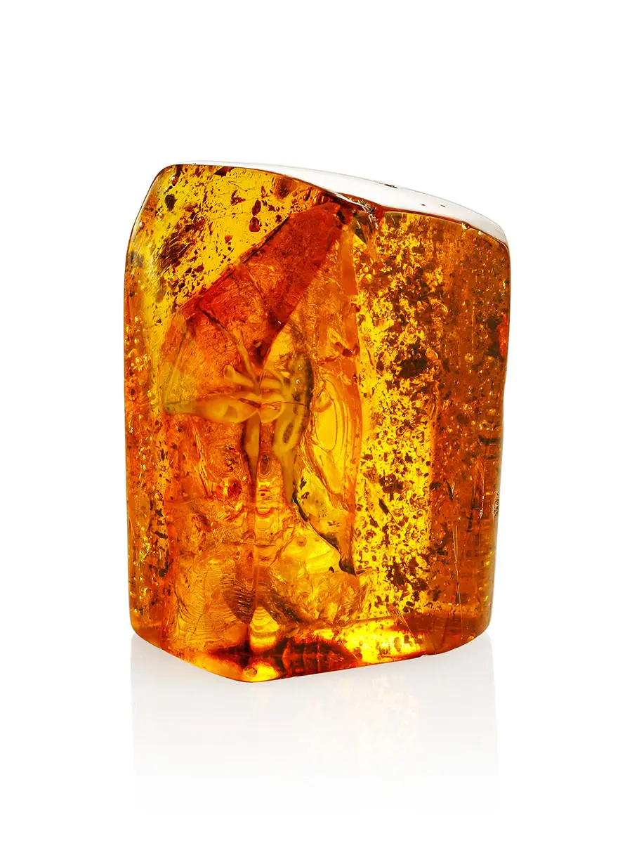 картинка Кусочек натурального балтийского янтаря с крупным инклюзом кузнечика в онлайн магазине