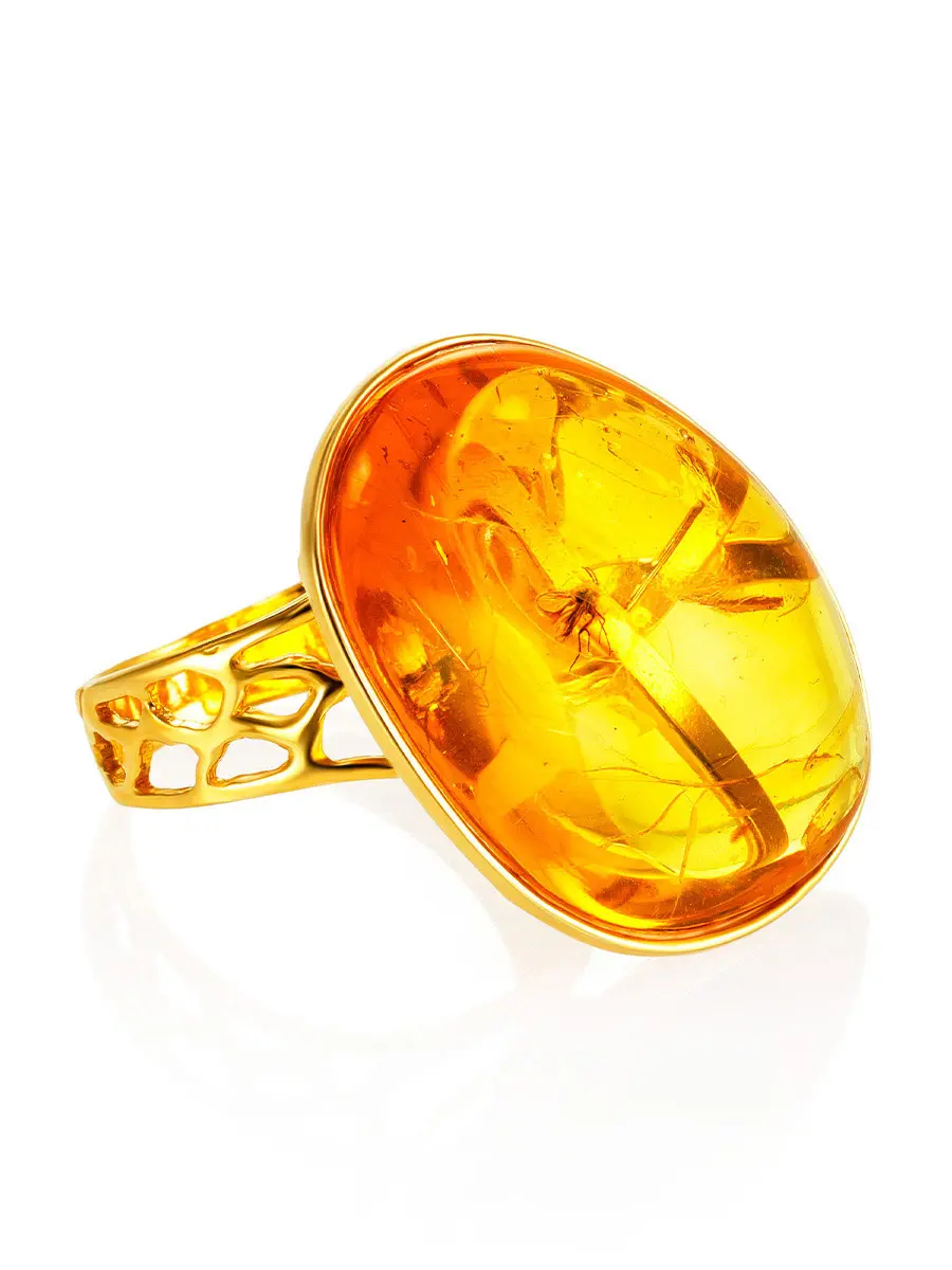 картинка Уникальное кольцо с натуральным лимонным янтарём с инклюзом «Притяжение» в онлайн магазине