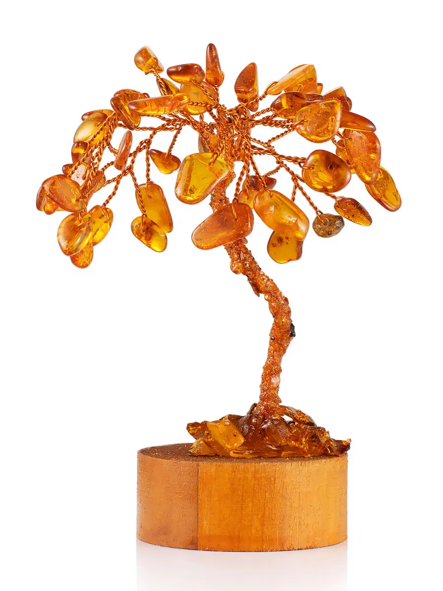 картинка Небольшое деревце из натурального янтаря на деревянной подставке в онлайн магазине