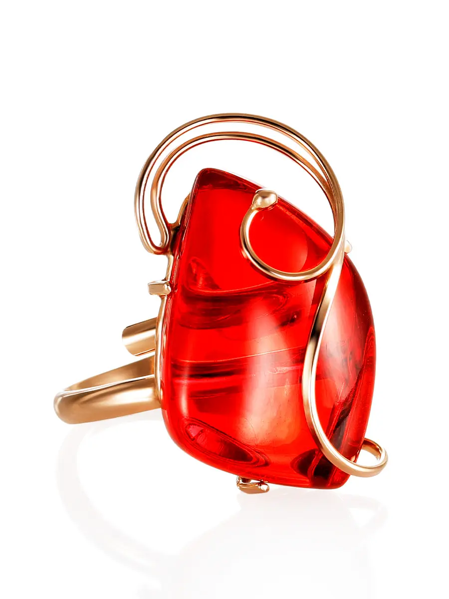 картинка Красивое нарядное кольцо из серебра в позолоте и красного янтаря «Риальто» в онлайн магазине