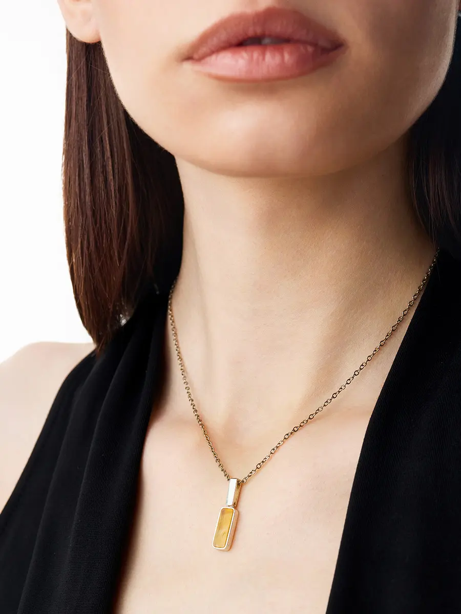 картинка Стильная подвеска London с лимонным янтарём в онлайн магазине