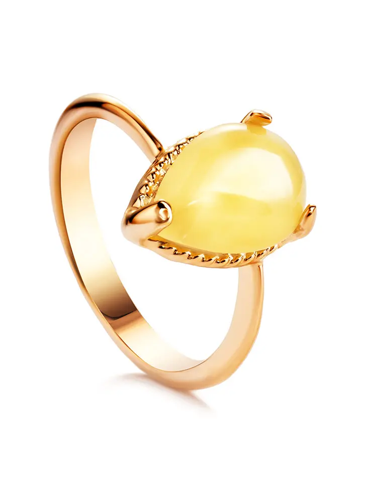картинка Нежное кольцо «Огонёк» из позолоченного серебра и медового янтаря в онлайн магазине