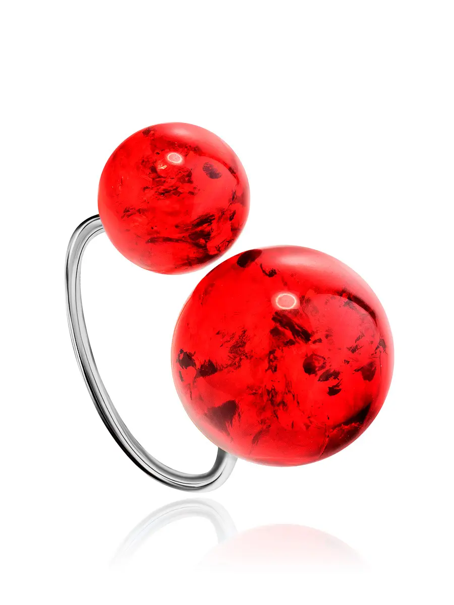 картинка Яркое модное кольцо с красным янтарём «Поцелуй в Париже» в онлайн магазине
