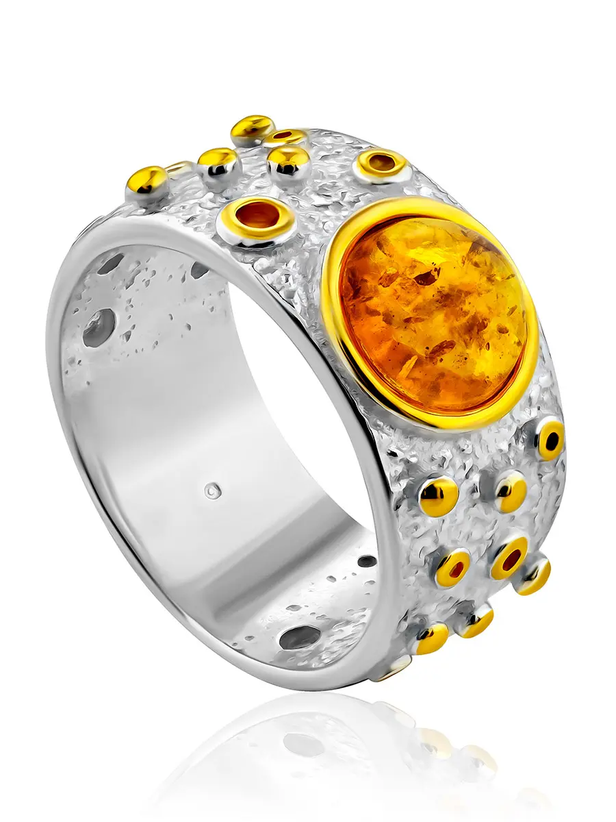 картинка Кольцо «Элевсина» из текстурного серебра с золочением и янтаря в онлайн магазине