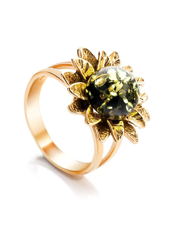 картинка Яркое стильное кольцо с янтарём зелёного цвета «Астра» в онлайн магазине