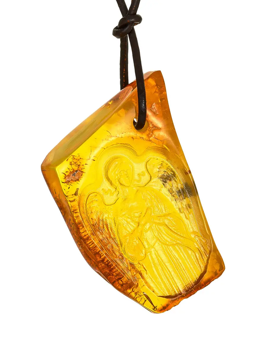 картинка Подвеска из цельного балтийского янтаря с резьбой «Ангел-Хранитель» в онлайн магазине