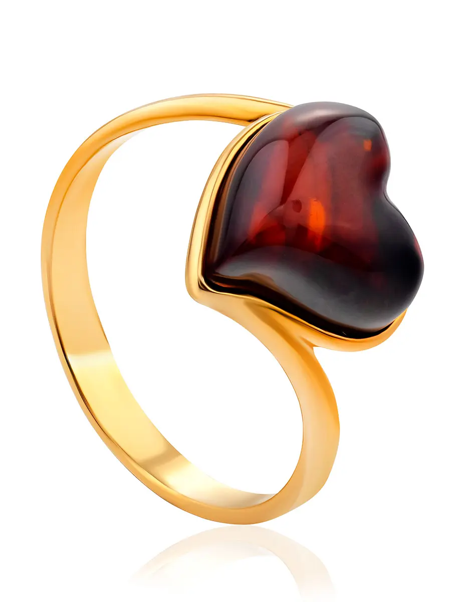 картинка Потрясающее кольцо «Купидон» из позолоченного серебра и янтаря вишнёвого цвета в онлайн магазине